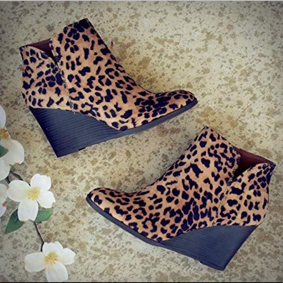 HOST PICK⭐️👢Leopard Side Slit Wedge Bootie Zipper - Picture 5 of 5
